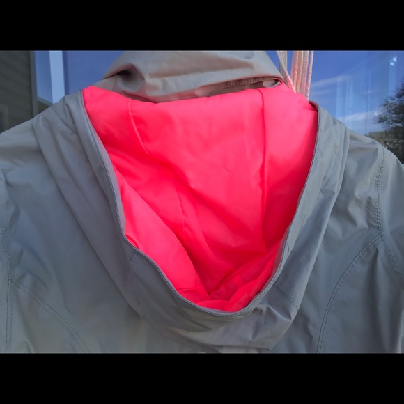 The North Face Resolve Jacket - Picture 3 of 9